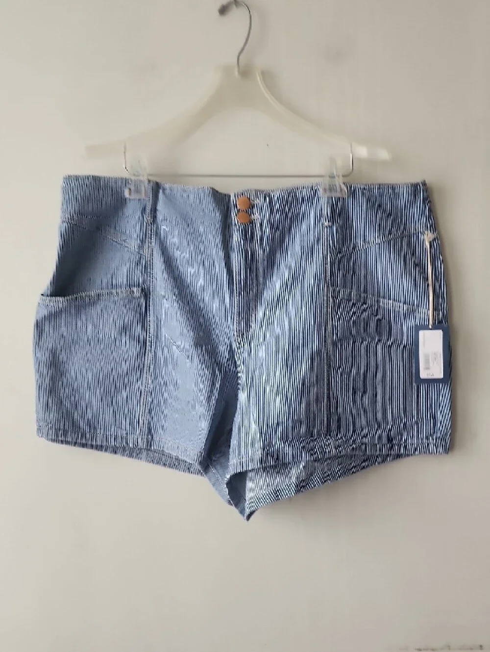Universal Thread Blue and White Striped High-Waist Women’s Shorts - Picture 9 of 9